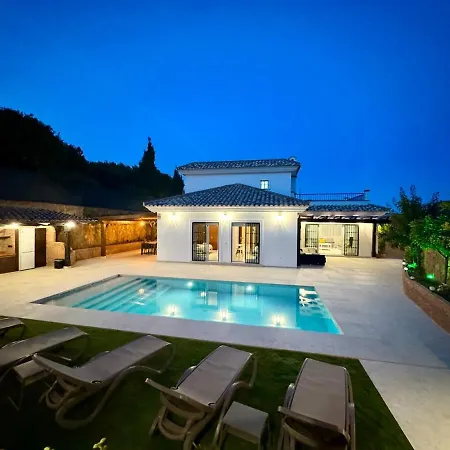 Villa Vista Heated Pool, Bbq, Parking, Ping-pong