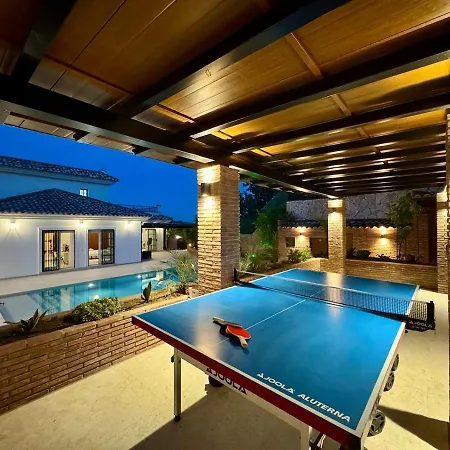 Villa Vista Heated Pool, Bbq, Parking, Ping-pong