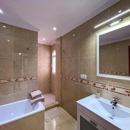 Villa Vista Heated Pool, Bbq, Parking, Ping-pong *