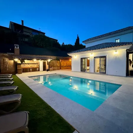 Villa Vista Heated Pool, Bbq, Parking, Ping-pong